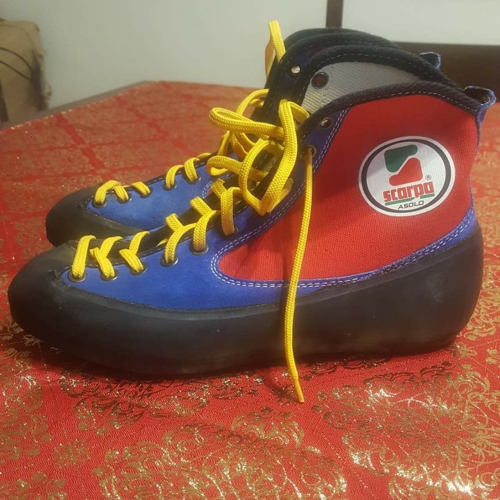 Scarpa thunder climbing shoes.